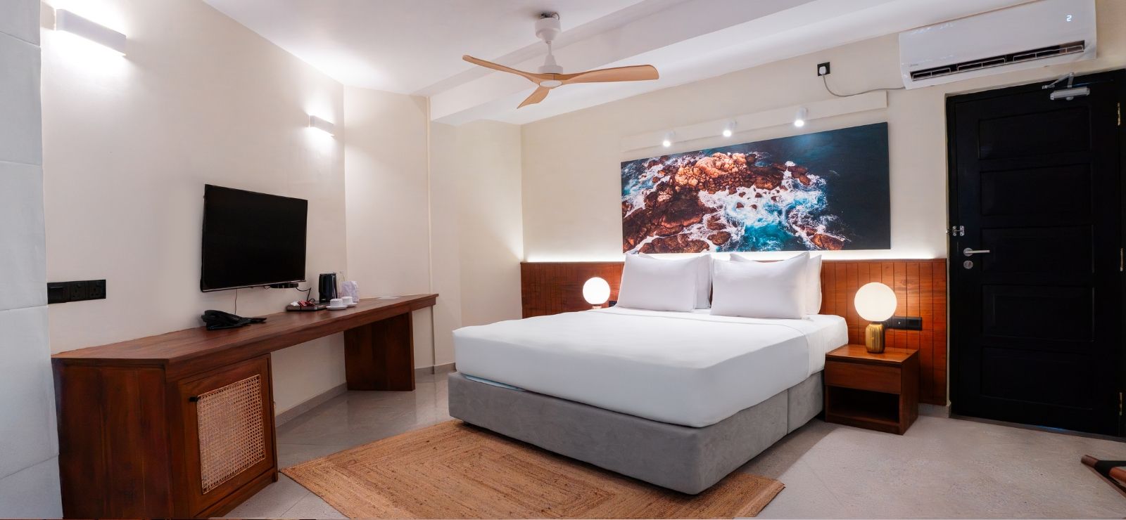 Superior Pool & Seaview Rooms